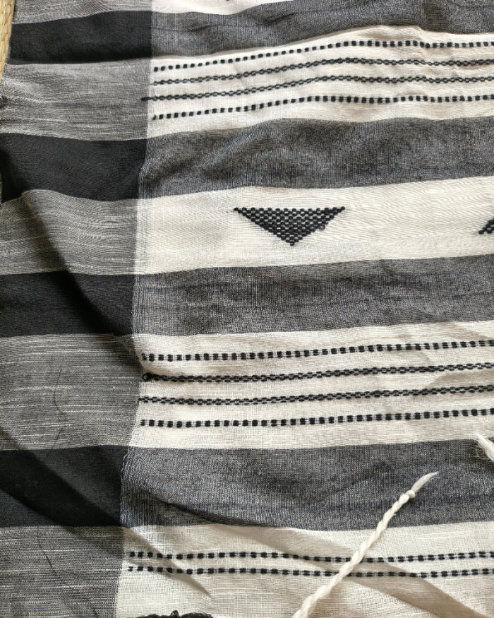 Cream Monochrome Bhujodi Handloom Cotton